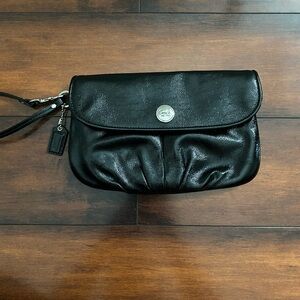 Coach Black Patent Leather Wristlet Clutch Y2K